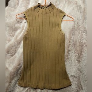 BUCKLE turtleneck tank